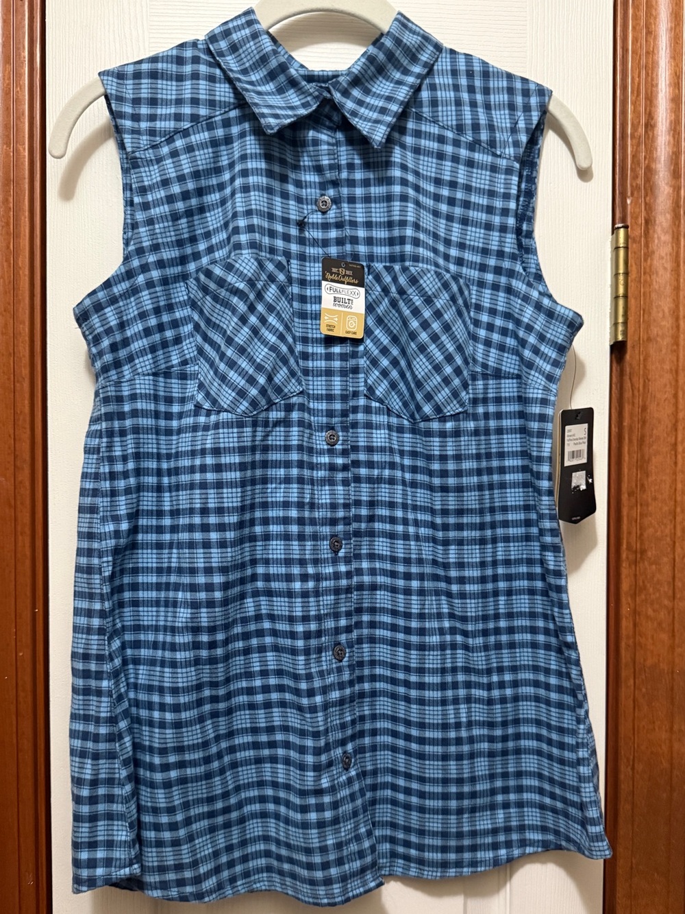NWT Noble Outfitters woman’s fullflex everyday sleeveless Blue plaid shirt Small